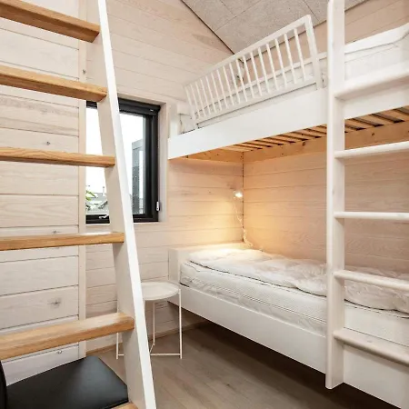 8 Person In Lokken-by Traum