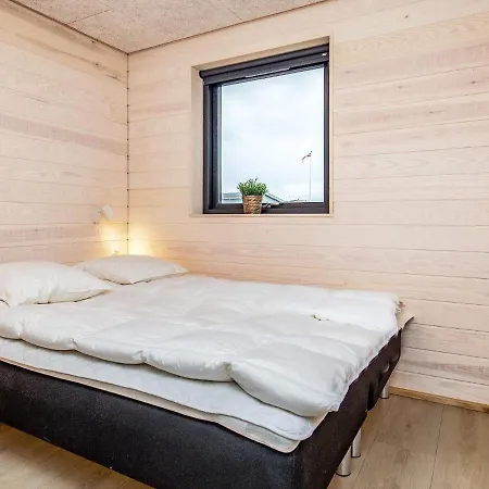 8 Person In Lokken-by Traum
