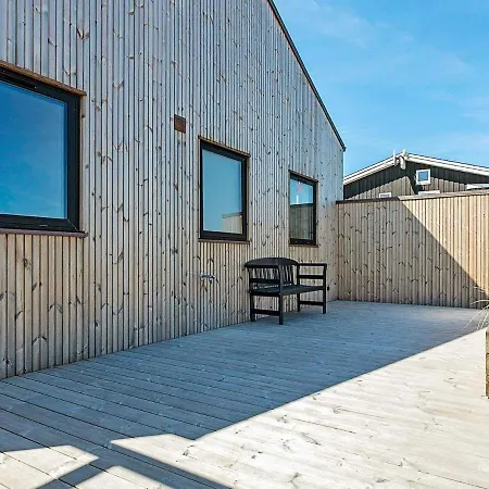 8 Person In Lokken-by Traum