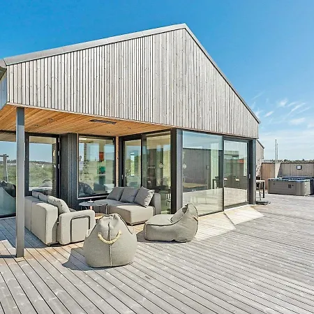 Holiday home Clxix *